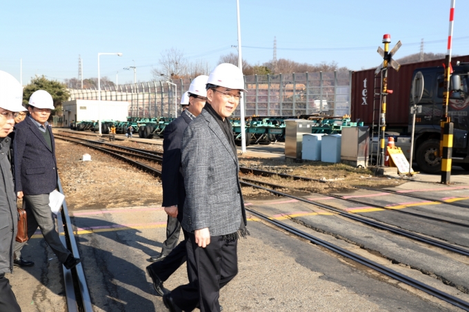 강호인 장관, 철도파업 종료 후 열차운행정상화 계획 점검을 위한 의왕 ICD 방문